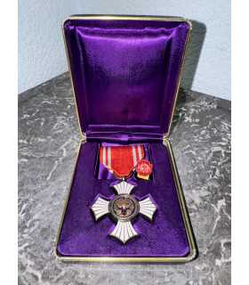 Знак ордена "За заслуги перед Обществом Красного Креста Японии "