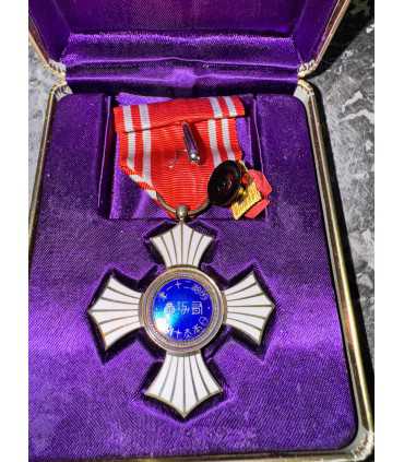 Знак ордена "За заслуги перед Обществом Красного Креста Японии "
