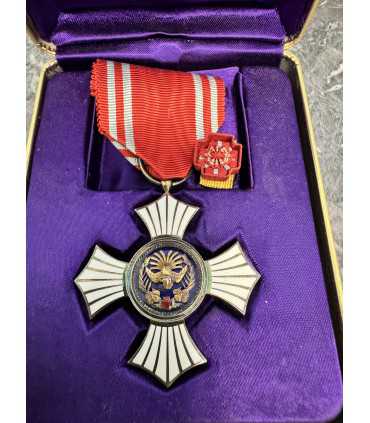 Знак ордена "За заслуги перед Обществом Красного Креста Японии "